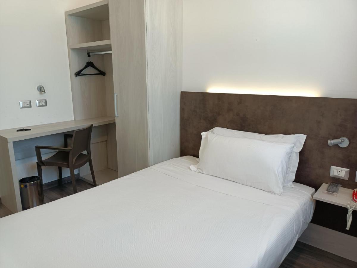 Phi Hotel Milano Baranzate Exterior foto