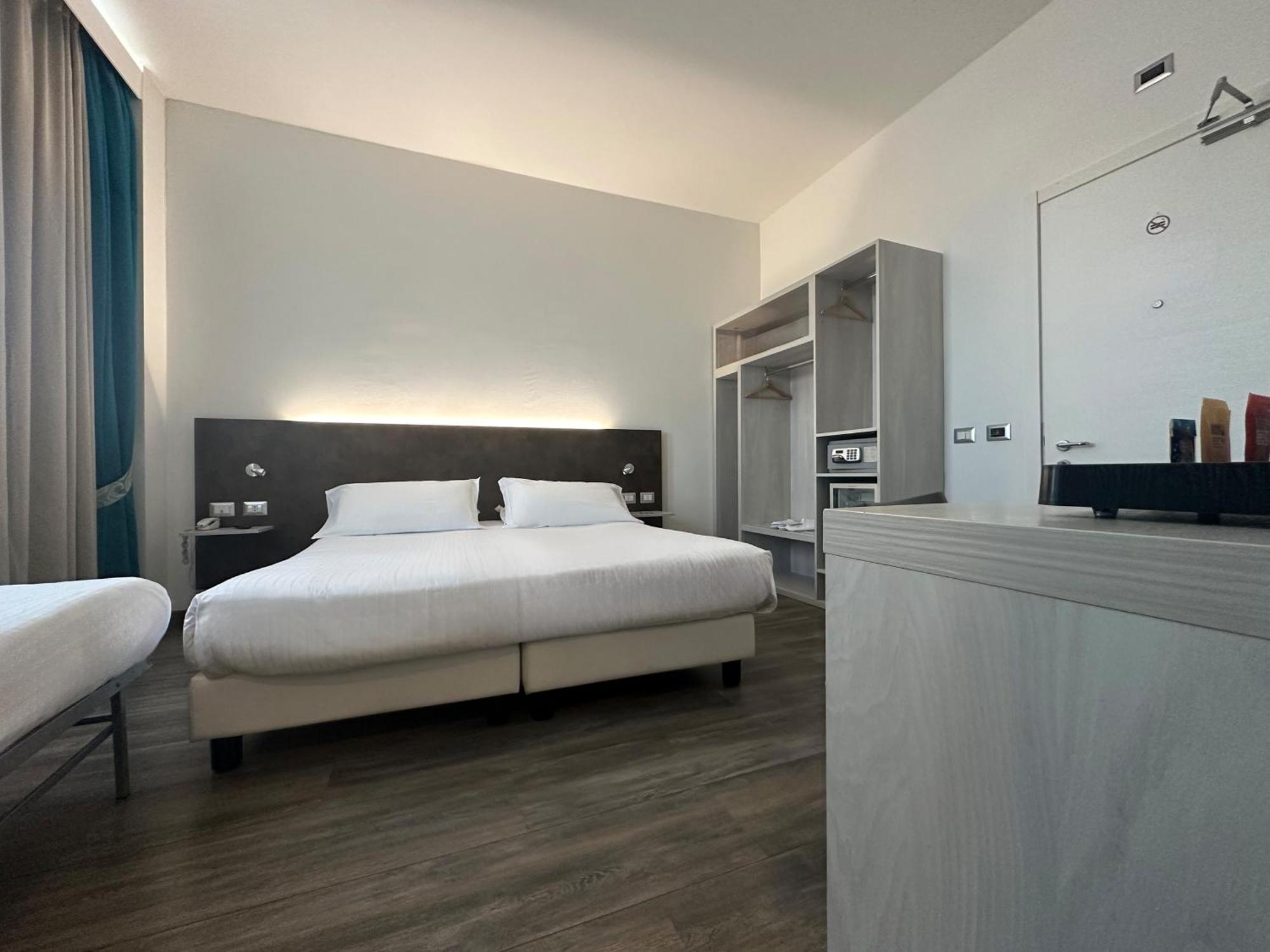 Phi Hotel Milano Baranzate Exterior foto